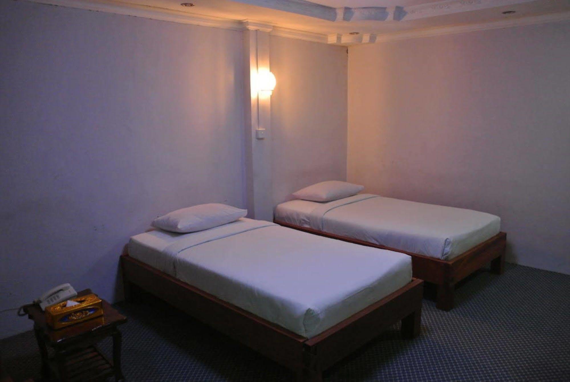 Yaewaddy Motel Gyogon Exteriör bild